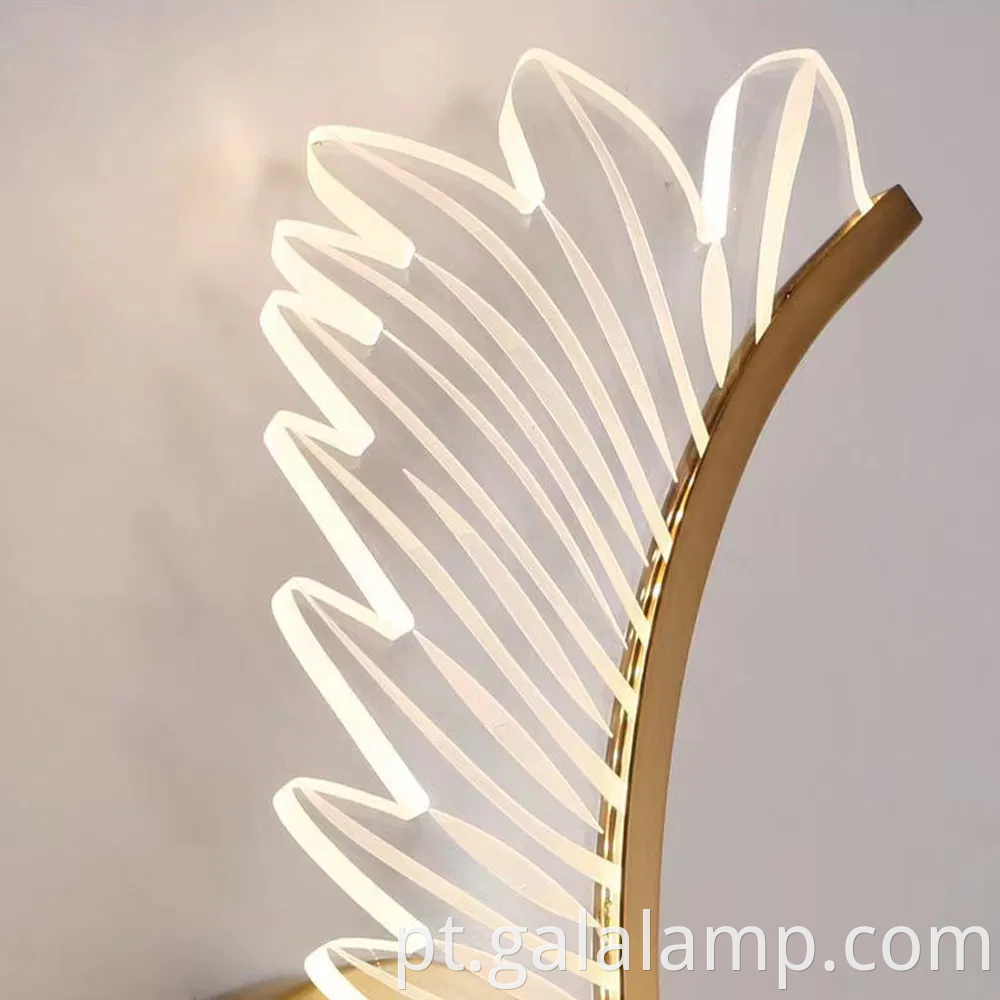 Lâmpada elegante de parede de penas acrílicas para interiores luxuosos